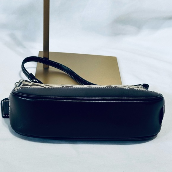 Vintage Coach Shoulder Signature Demi Pochette - Picture 5 of 9